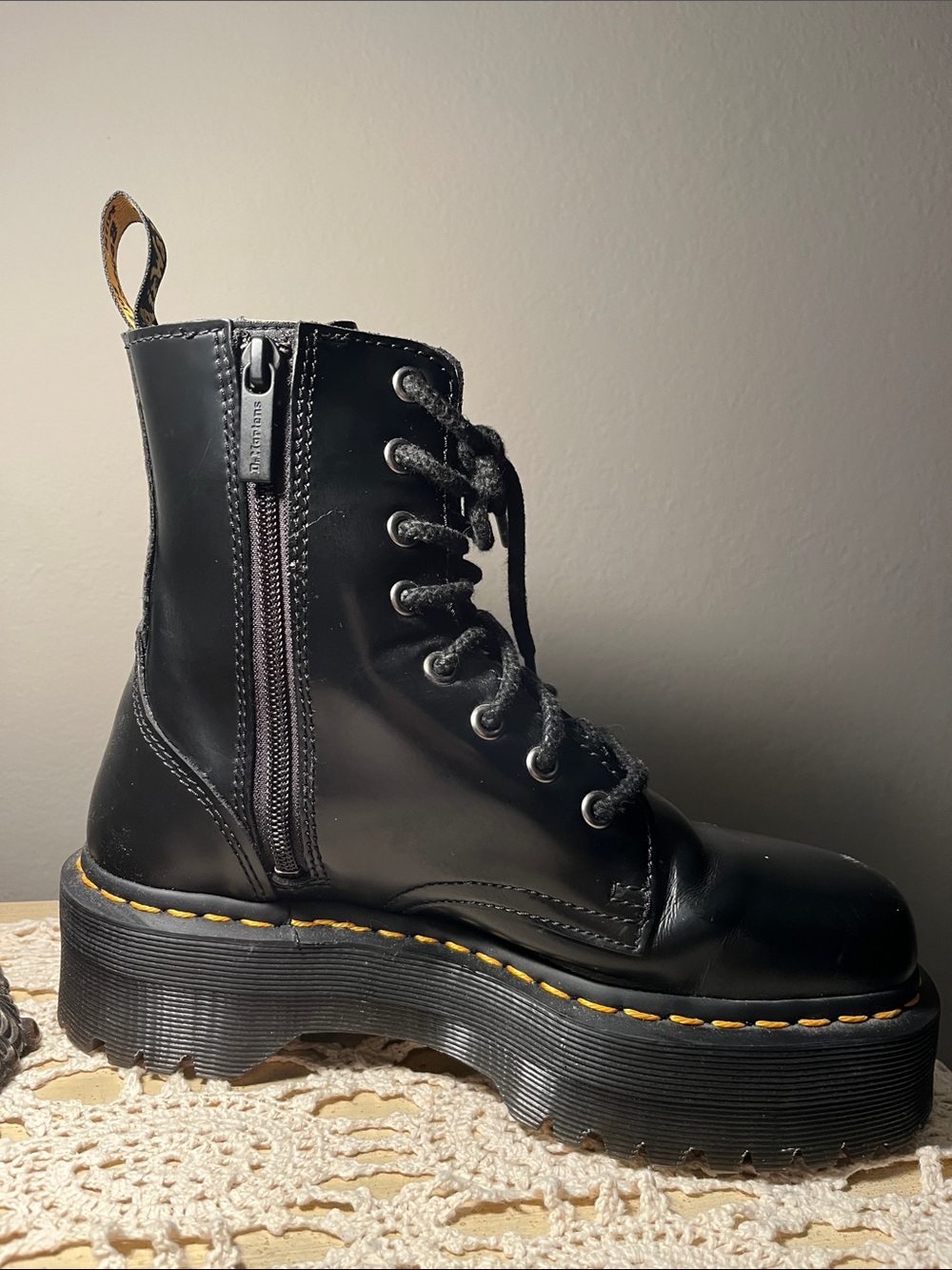 Dr. Martens Black Leather Lace-Up Platform Combat Boots Womens US7 EU 38